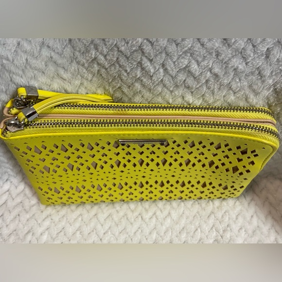 Beautiful Stella & Dot Bright Yellow Clutch, Mirror, Perforated. Hello Gorgeous - Picture 3 of 5